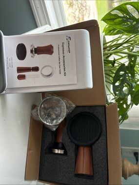 Espresso Accessories Kit with Brown Wood Handles -